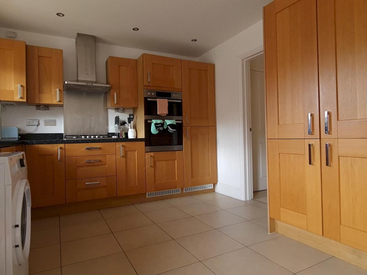 Pass The Keys Well Located Modern 5 Bedroom House Бирмингем Экстерьер фото