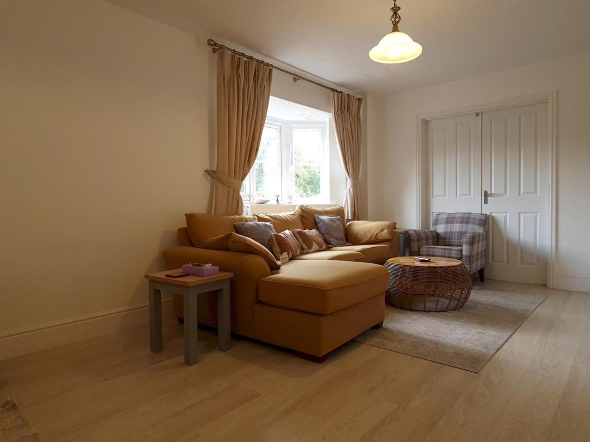 Pass The Keys Well Located Modern 5 Bedroom House Бирмингем Экстерьер фото