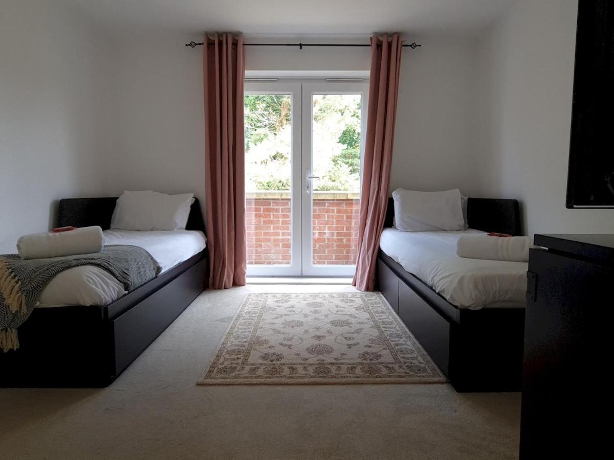 Pass The Keys Well Located Modern 5 Bedroom House Бирмингем Экстерьер фото