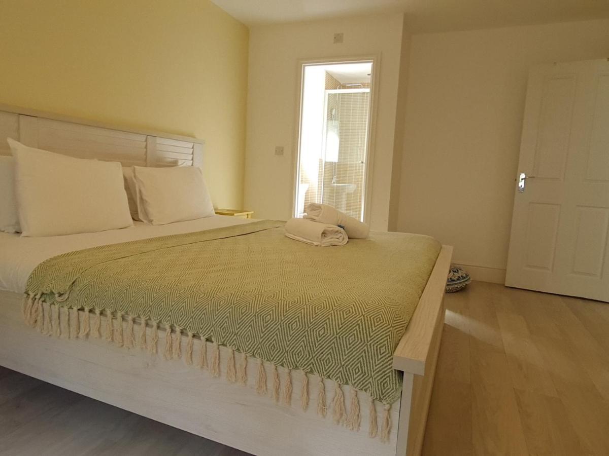 Pass The Keys Well Located Modern 5 Bedroom House Бирмингем Экстерьер фото