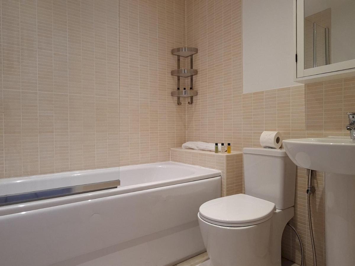Pass The Keys Well Located Modern 5 Bedroom House Бирмингем Экстерьер фото